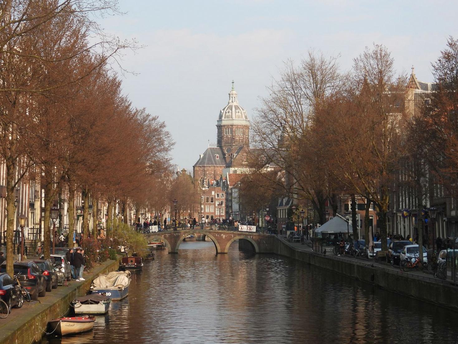 Herengracht canal in Amsterdam near Crestfieldlabs Hotel