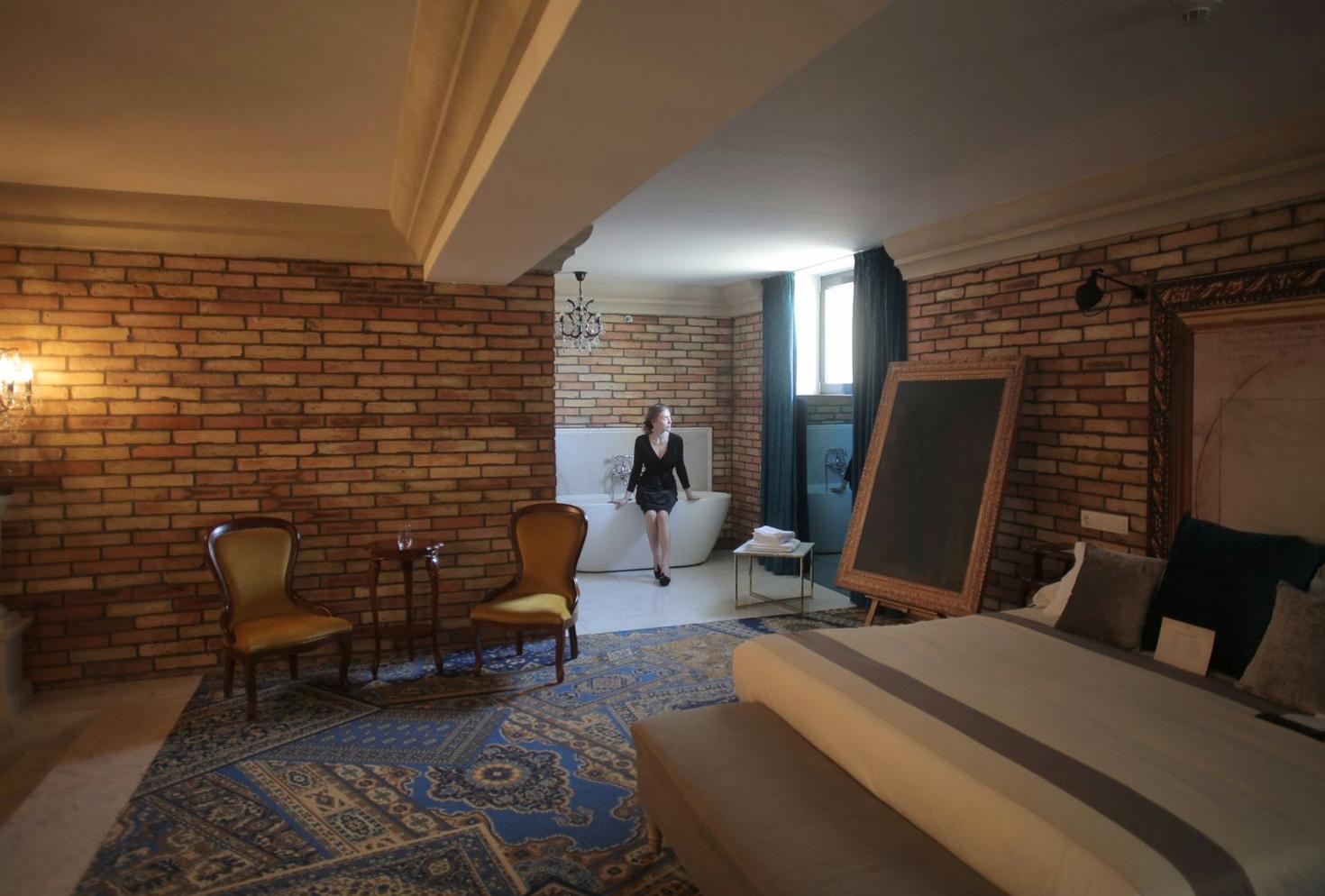 Canal Suite